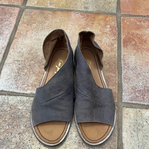 Free People Shoes - Free people open side, leather slip on flats size 36
